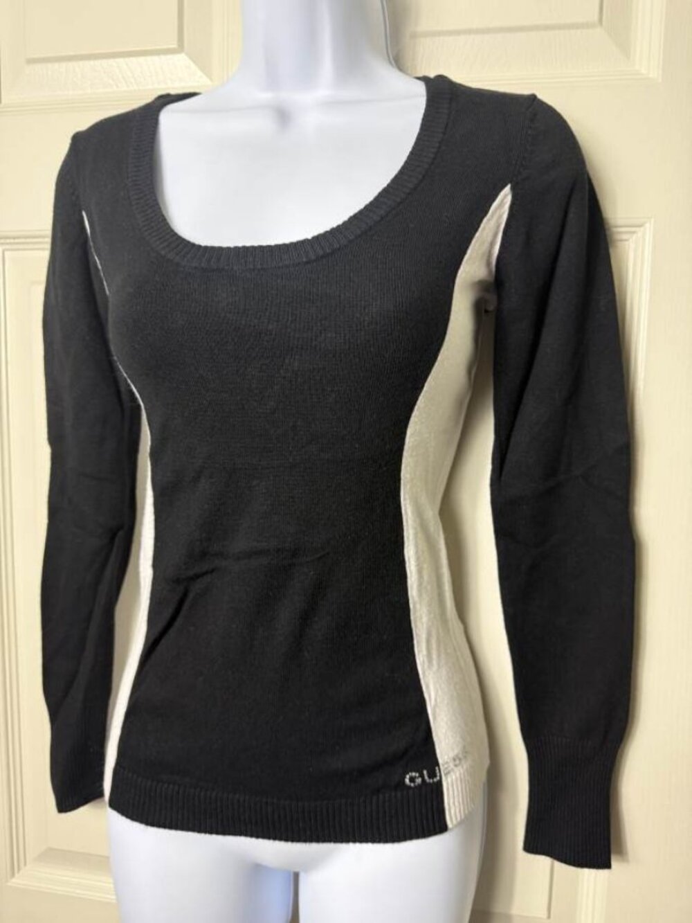 Guess Black Cream Colorblock Logo Sweater S/P